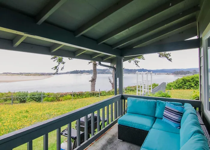 Amazing Ocean & Alsea Bay Views! Dog Friendly!