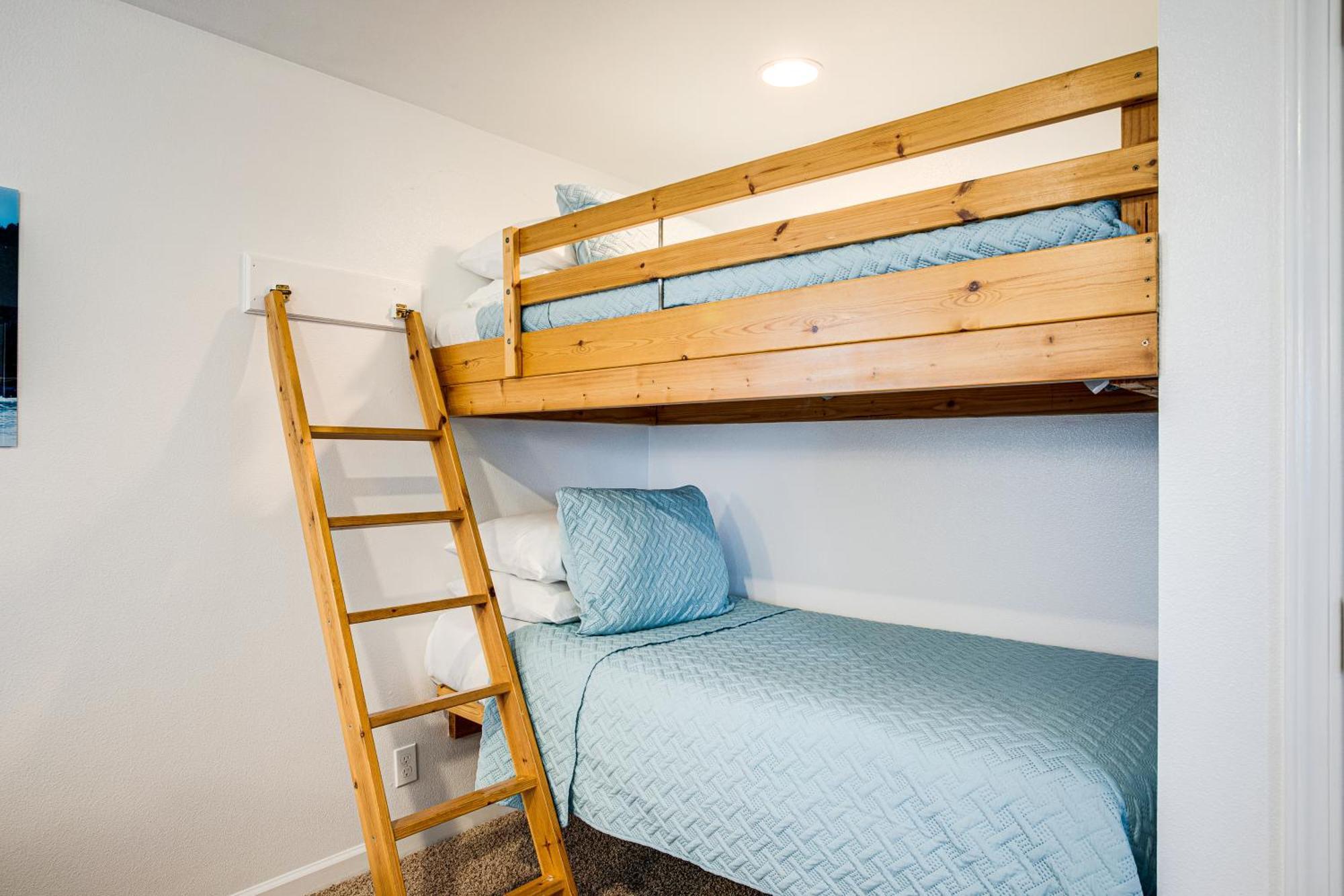 Amazing Ocean & Alsea Bay Views! Dog Friendly!
