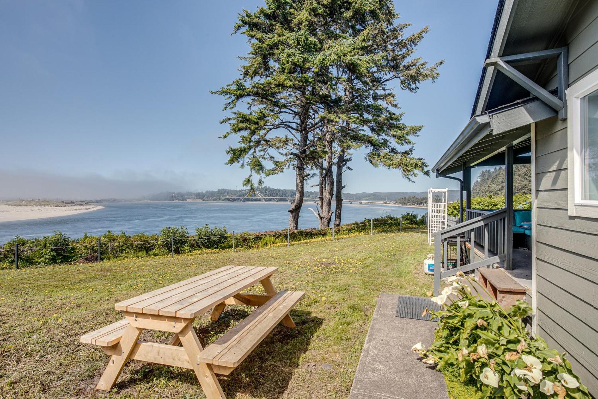 Ferienhaus Amazing Ocean & Alsea Bay Views! Dog Friendly! Waldport