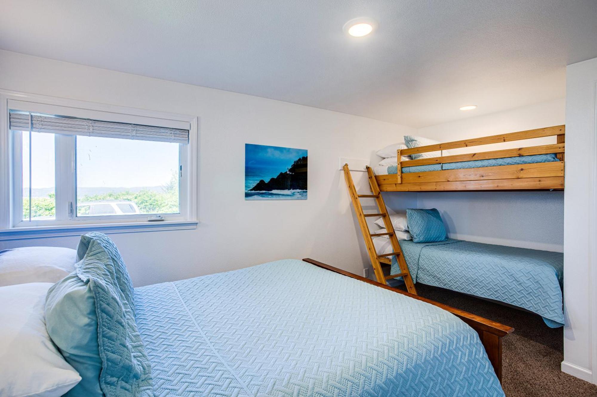 Amazing Ocean & Alsea Bay Views! Dog Friendly! Waldport