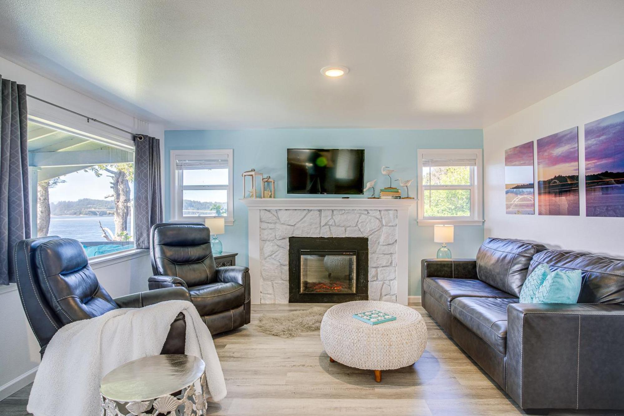 Amazing Ocean & Alsea Bay Views! Dog Friendly! *