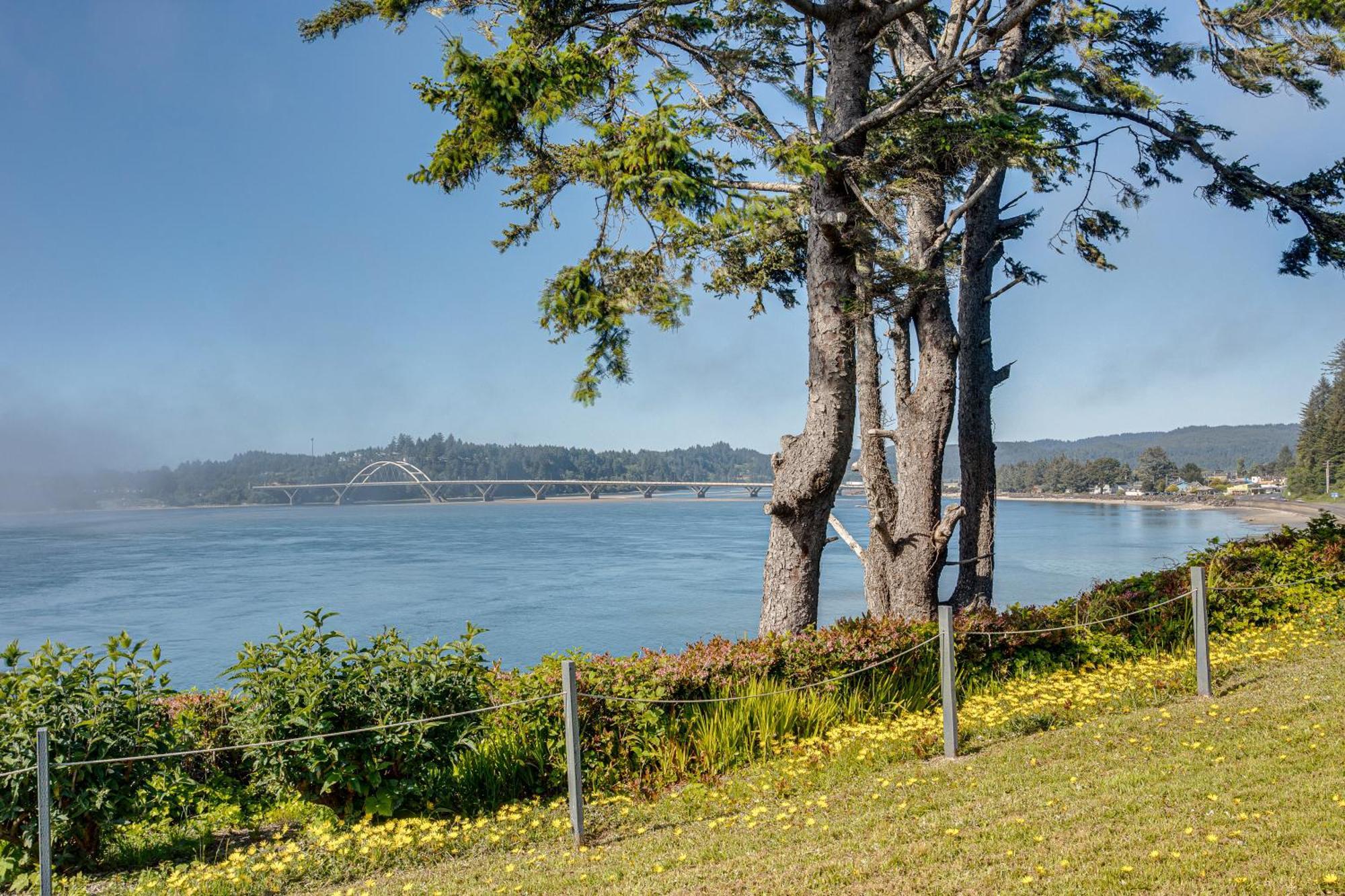 Hébergement de vacances Amazing Ocean & Alsea Bay Views! Dog Friendly! Waldport
